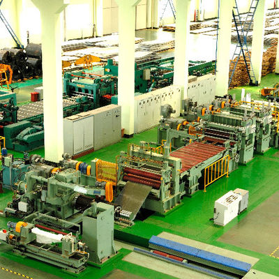 切断可能なプレート長さ 300-2000mm 材料のための金属切断機械生産ライン
