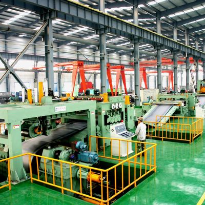 鋼鉄工場の金属コイル解巻のための精密水平化移動シール生産ライン