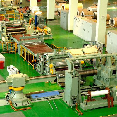 4000*2500*2500mm スチールシート平ら化と横切りに用いるストレイスナーフィッダー・アンコイル