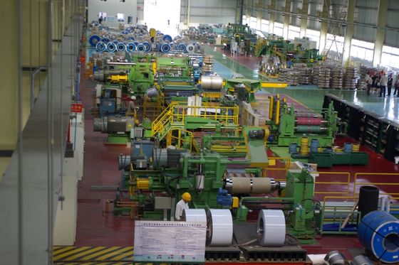 28000mm*14500mm*1100mmの競争力のある鉄コイル切断ライン サイズと0-20ストライプ