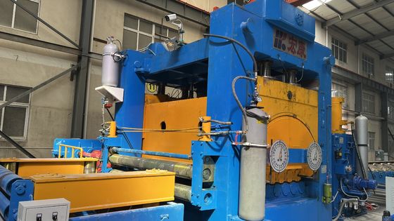 高硬さ 鋼のコイルのための水平切断生産ラインの解巻と平準化